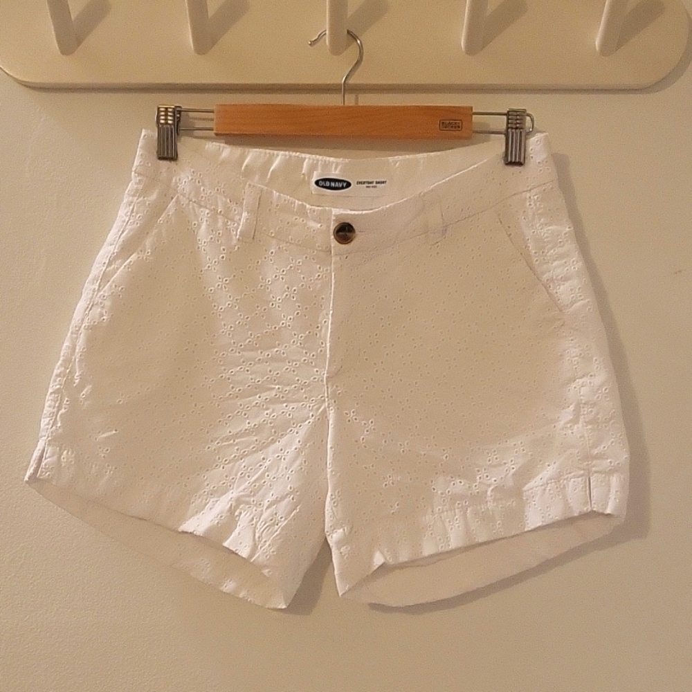 White mid rise shorts